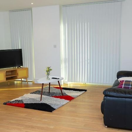 1 Bed Luxury Comfortable Apt London Exterior photo
